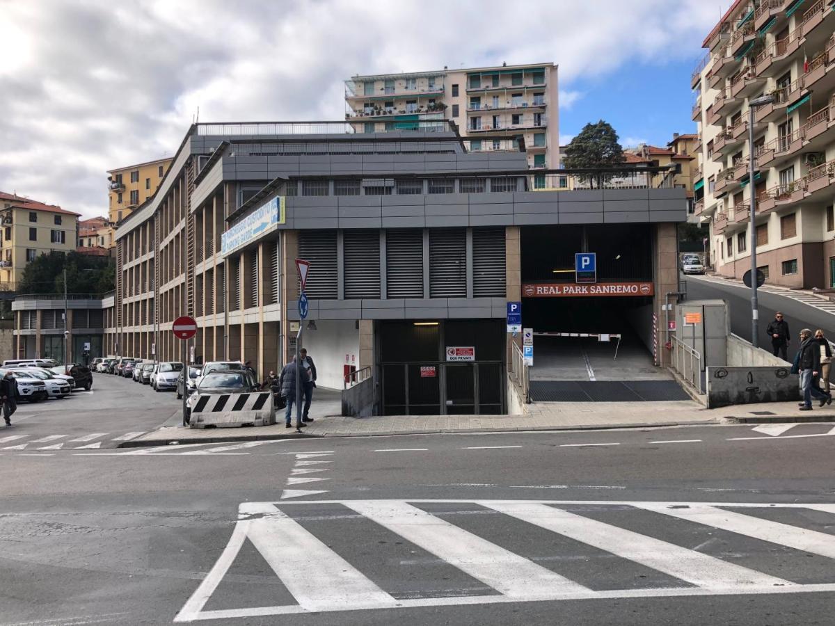 Appartamento Ai Piedi Della Pigna 圣雷默 外观 照片